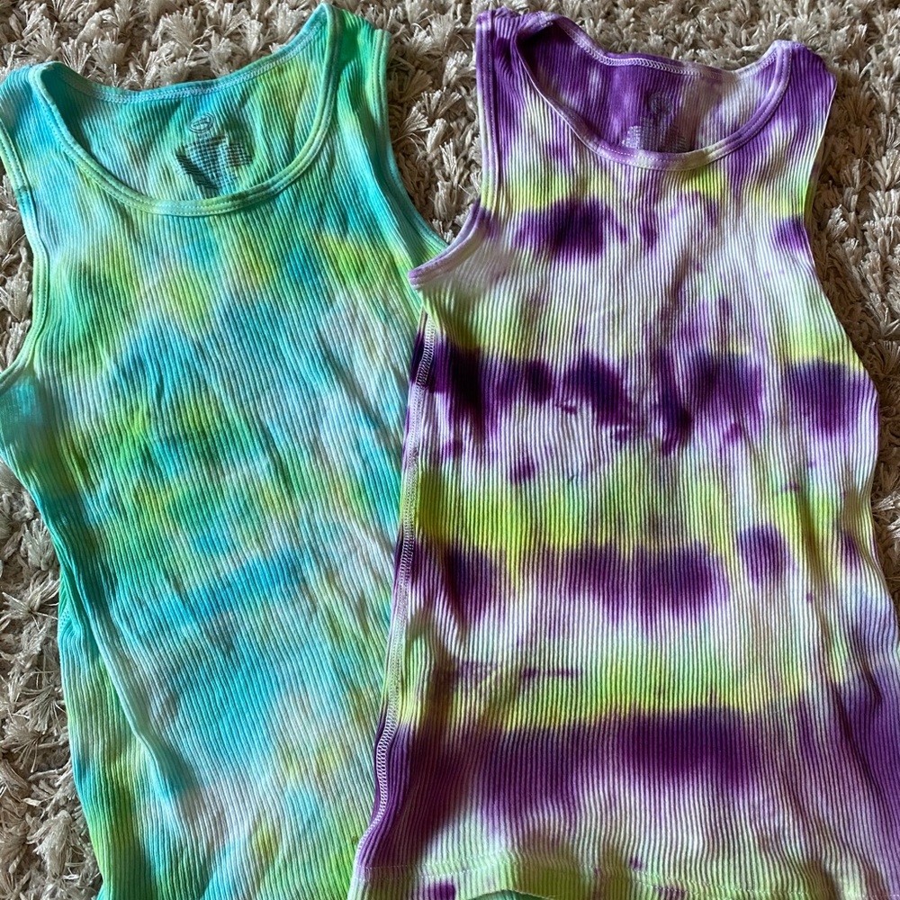 2 tie dye tank tops
